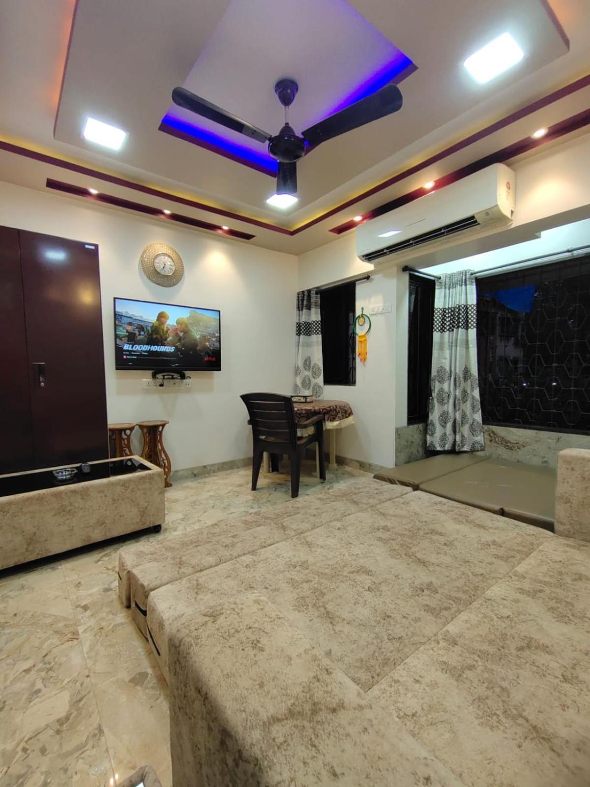 Cozy Furnished Apartment One Block From The Ocean Мумбаи Экстерьер фото